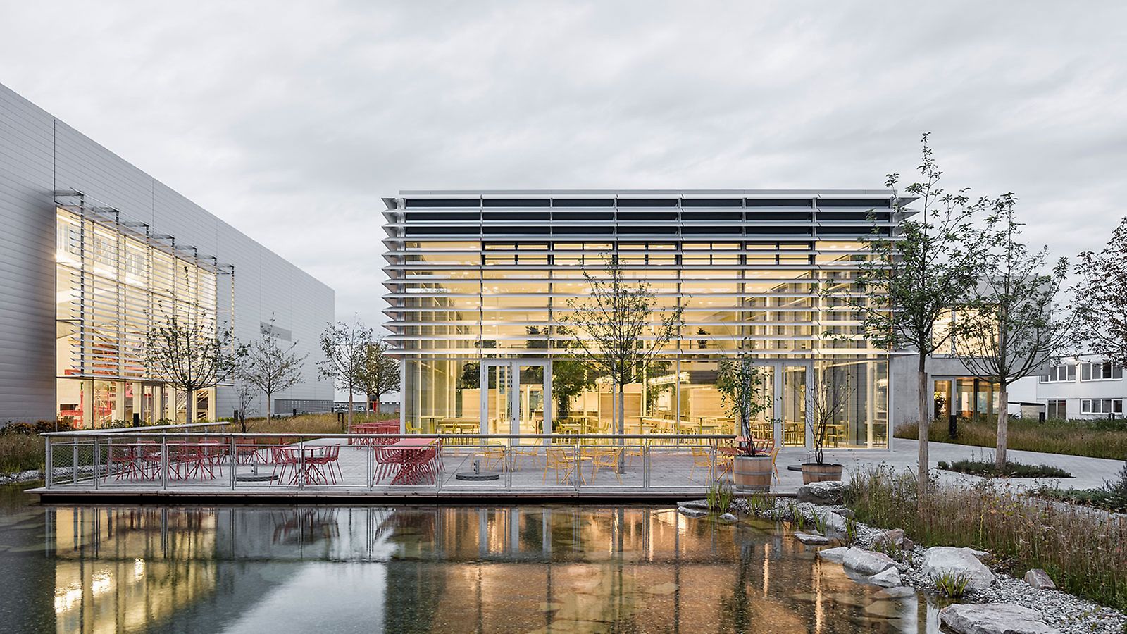 <p>With great participation of the entire workforce the Schw&amp;ouml;rer family and the PERI Group management team open a new canteen at the central location in Weissenhorn.&amp;nbsp;</p><br/>